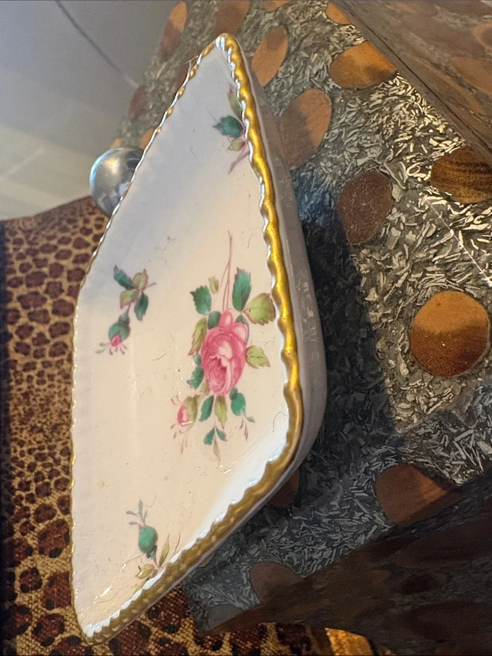 N/A elegant porcelain